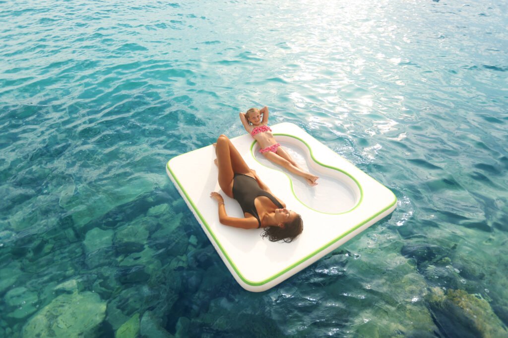 raft havuzlu yüzer platform
